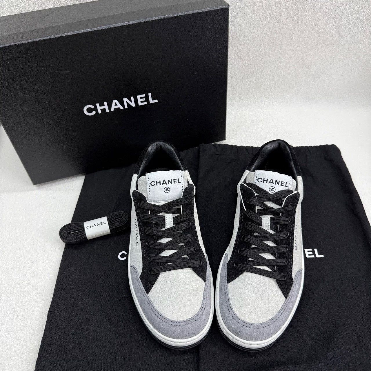 Chanel Chanel Panel Low-Top Sneakers Size 37 Size US 6 / IT 36 - 2 Thumbnail