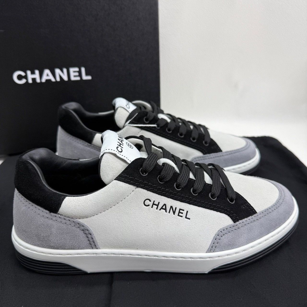 Chanel Chanel Panel Low-Top Sneakers Size 37 Size US 6 / IT 36 - 6 Thumbnail