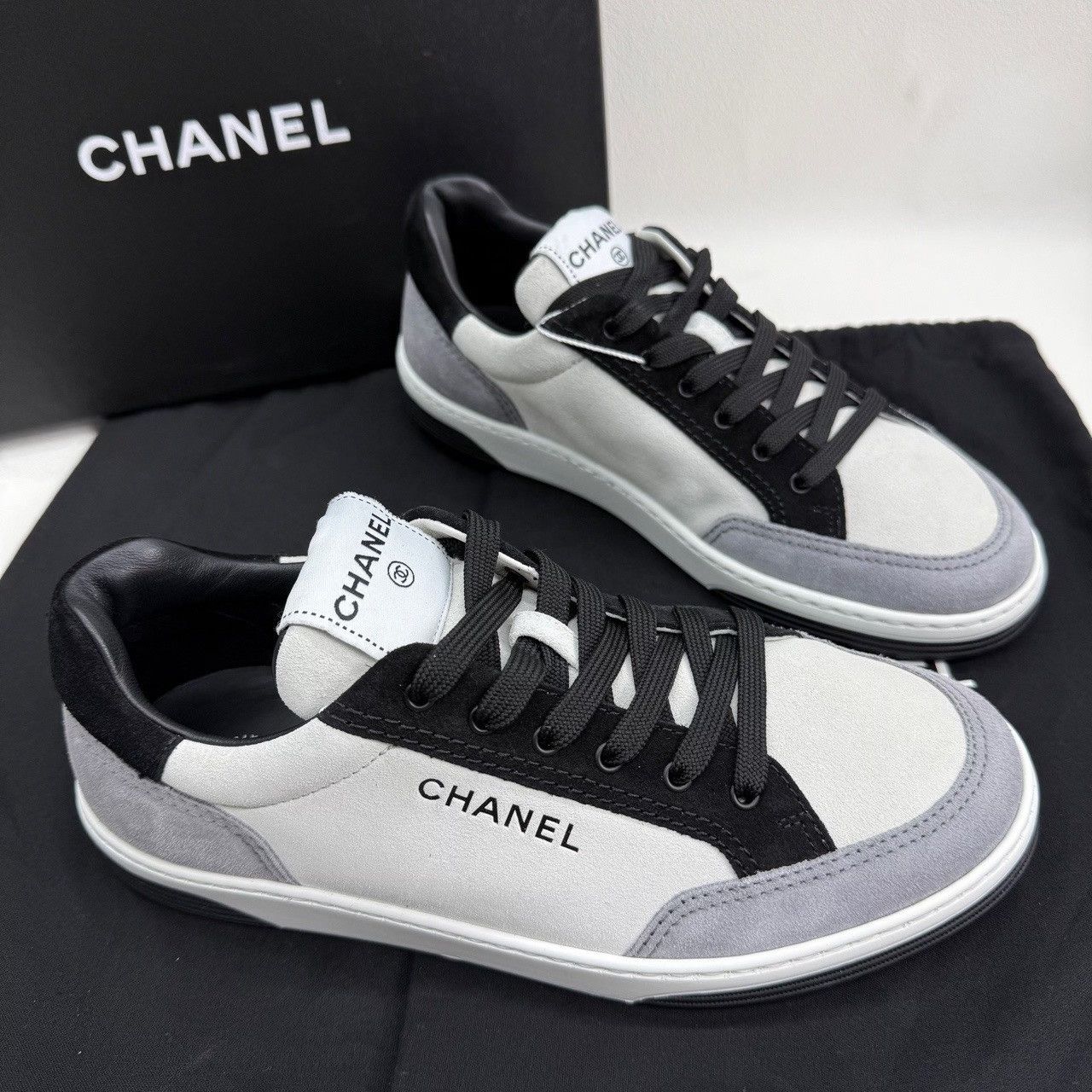 Chanel Chanel Panel Low-Top Sneakers Size 37 Size US 6 / IT 36 - 5 Thumbnail