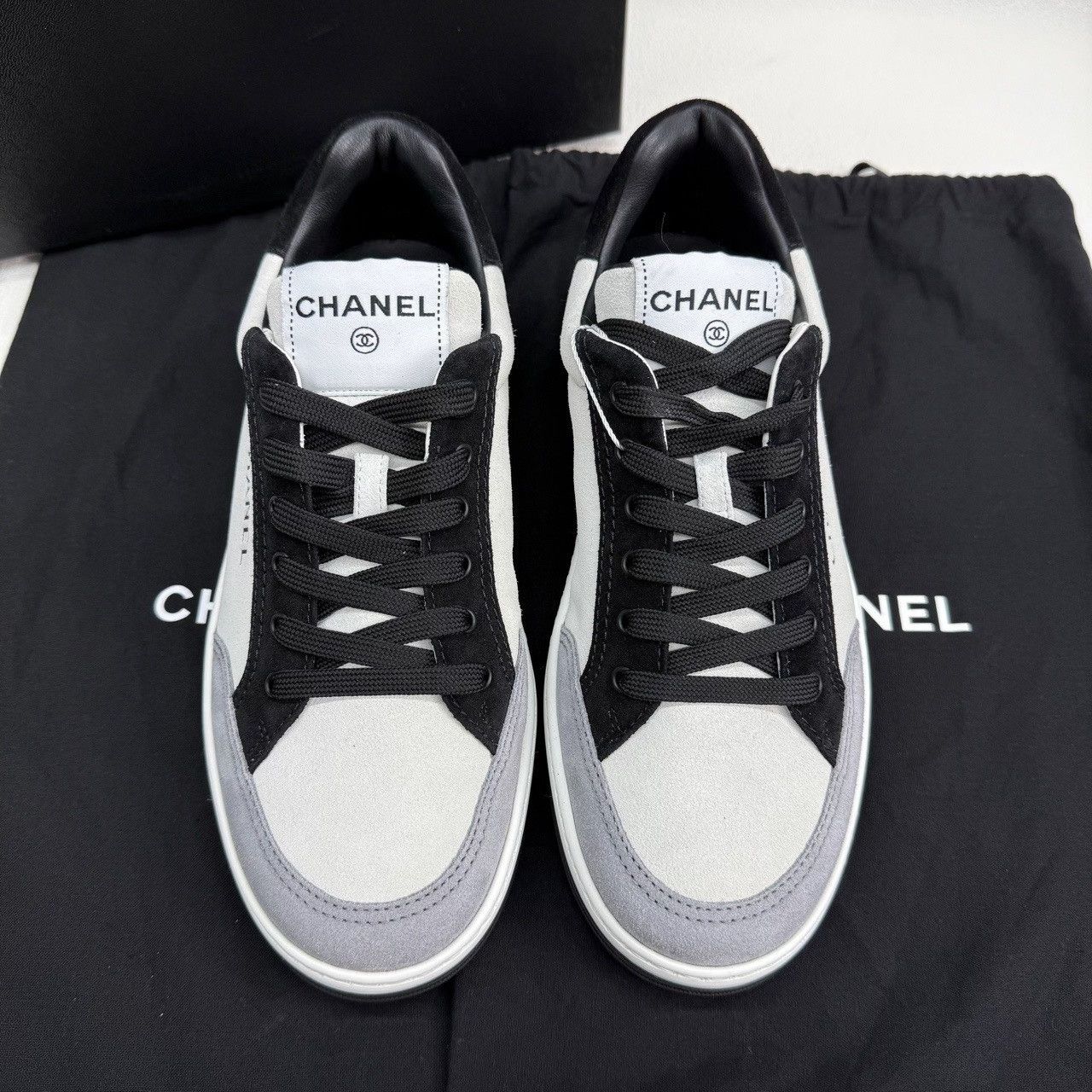 Chanel Chanel Panel Low-Top Sneakers Size 37 Size US 6 / IT 36 - 4 Thumbnail