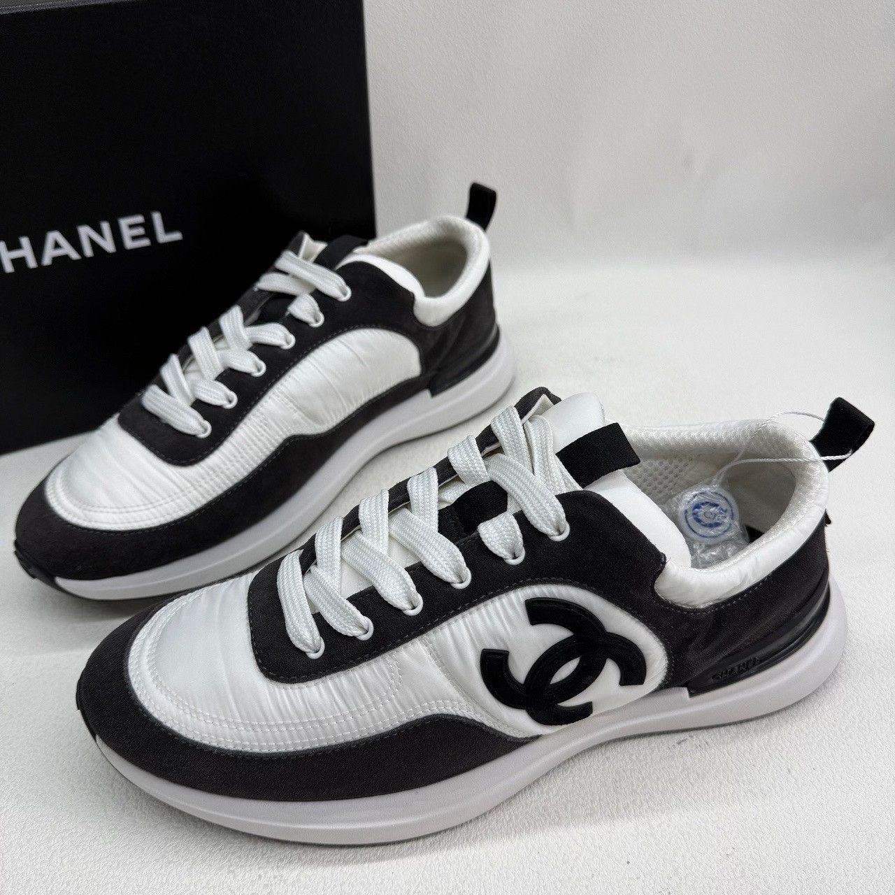 Chanel Chanel CC Logo Low-Top Sneakers Size 40 Size US 9 / IT 39 - 3 Thumbnail