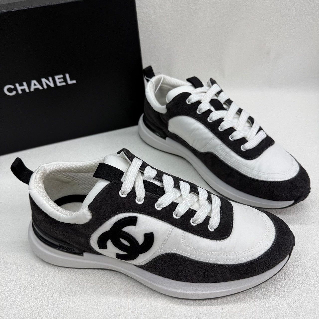 Chanel Chanel CC Logo Low-Top Sneakers Size 40 Size US 9 / IT 39 - 5 Thumbnail