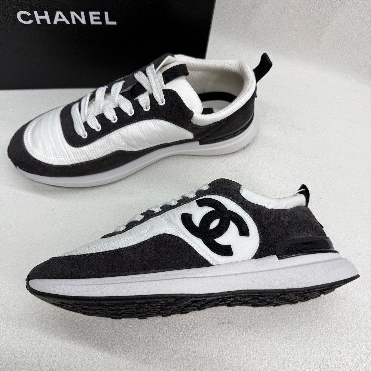 Chanel Chanel CC Logo Low-Top Sneakers Size 40 Size US 9 / IT 39 - 10 Thumbnail
