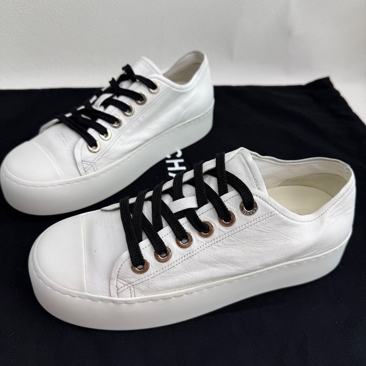 Chanel Chanel White Leather Low-Top Sneakers Size 37.5 Size US 7.5 / IT 37.5 - 2 Thumbnail