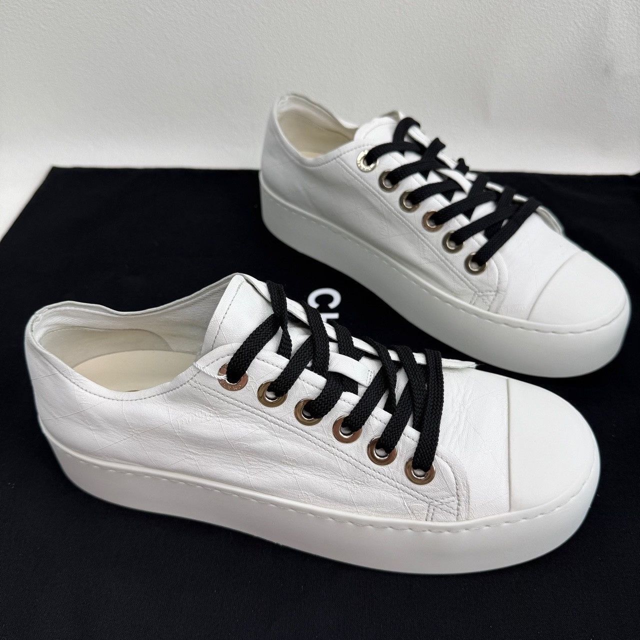 Chanel Chanel White Leather Low-Top Sneakers Size 37.5 Size US 7.5 / IT 37.5 - 4 Thumbnail