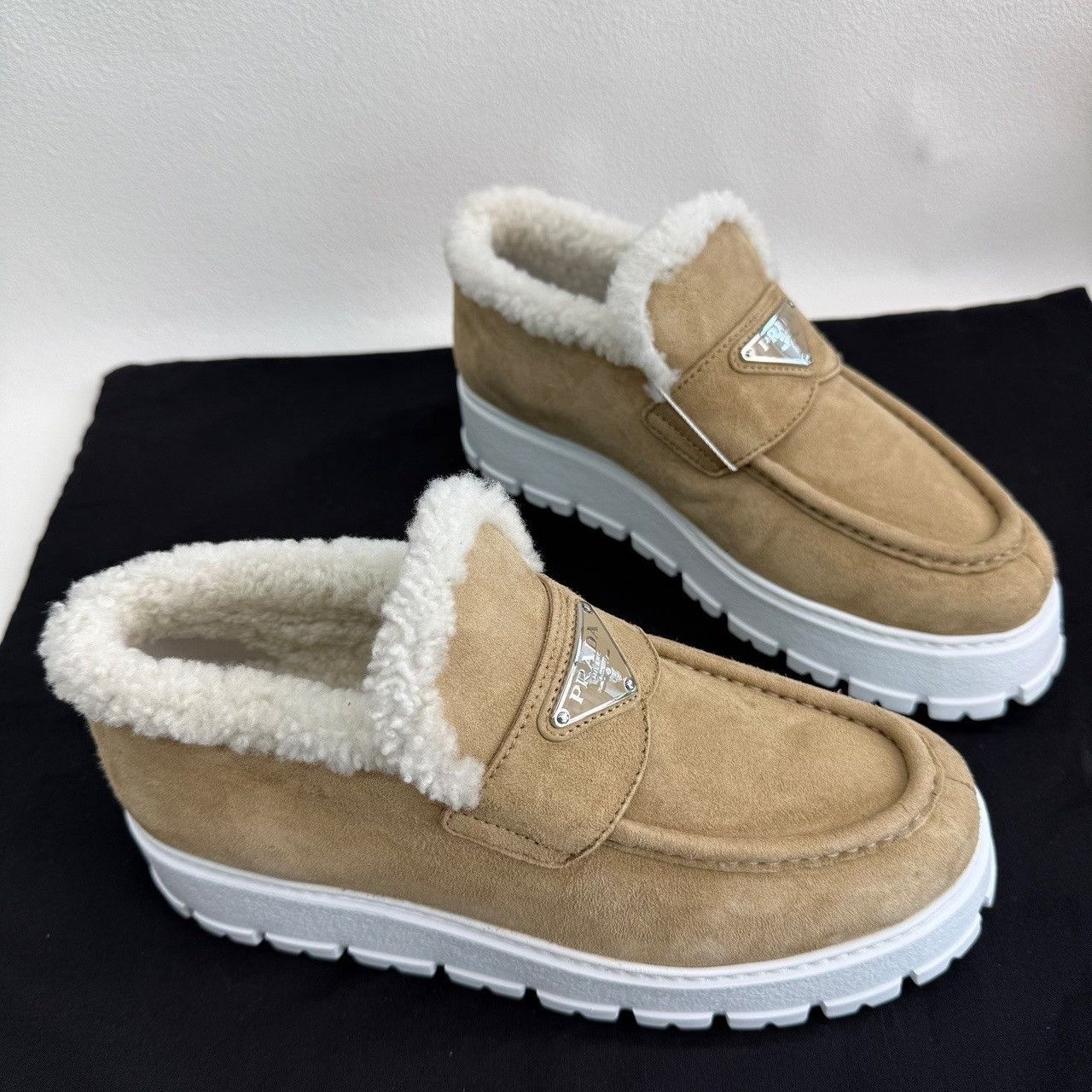 Prada Prada Suede Shearling Loafers Size 37 Size US 7 / IT 37 - 4 Thumbnail