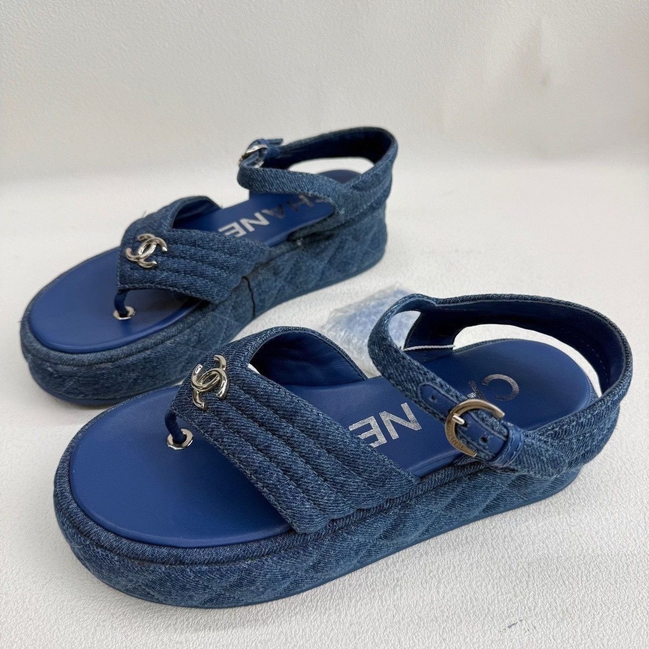 Chanel Chanel Quilted Denim Thong Sandals Size 36 Size US 6 / IT 36 - 2 Thumbnail