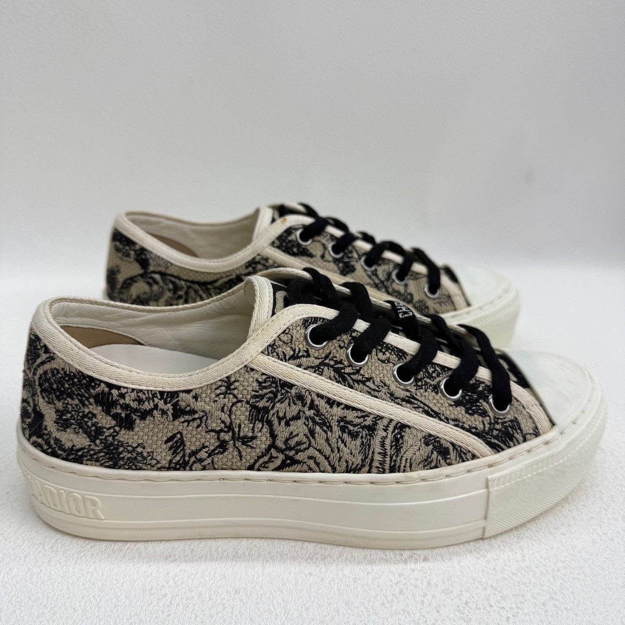 Dior Dior Embroidered Low-Top Sneakers Size 34 Size US 4 / IT 34 - 5 Thumbnail
