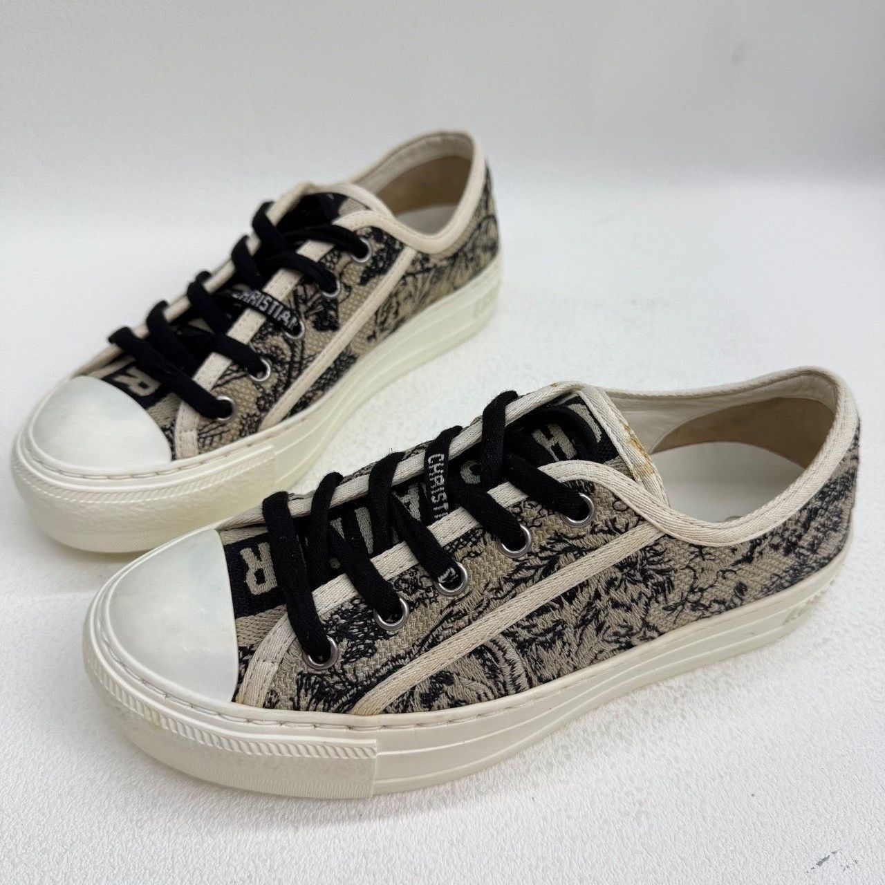 Dior Dior Embroidered Low-Top Sneakers Size 34 Size US 4 / IT 34 - 2 Thumbnail