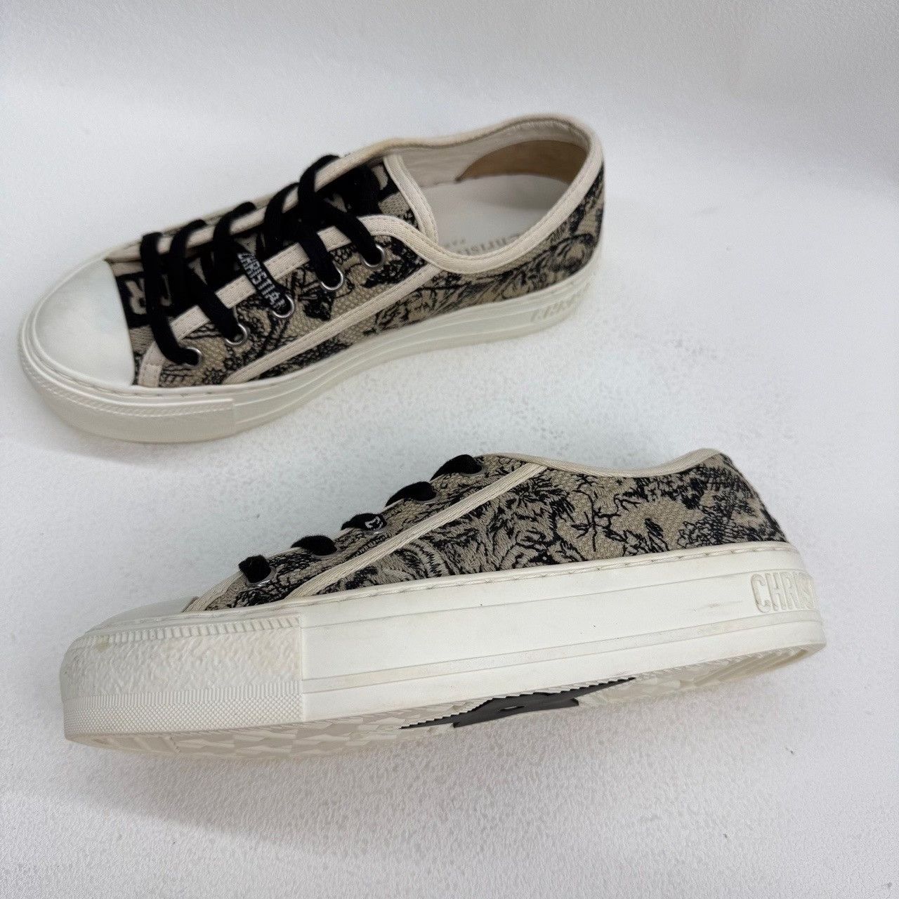 Dior Dior Embroidered Low-Top Sneakers Size 34 Size US 4 / IT 34 - 9 Thumbnail