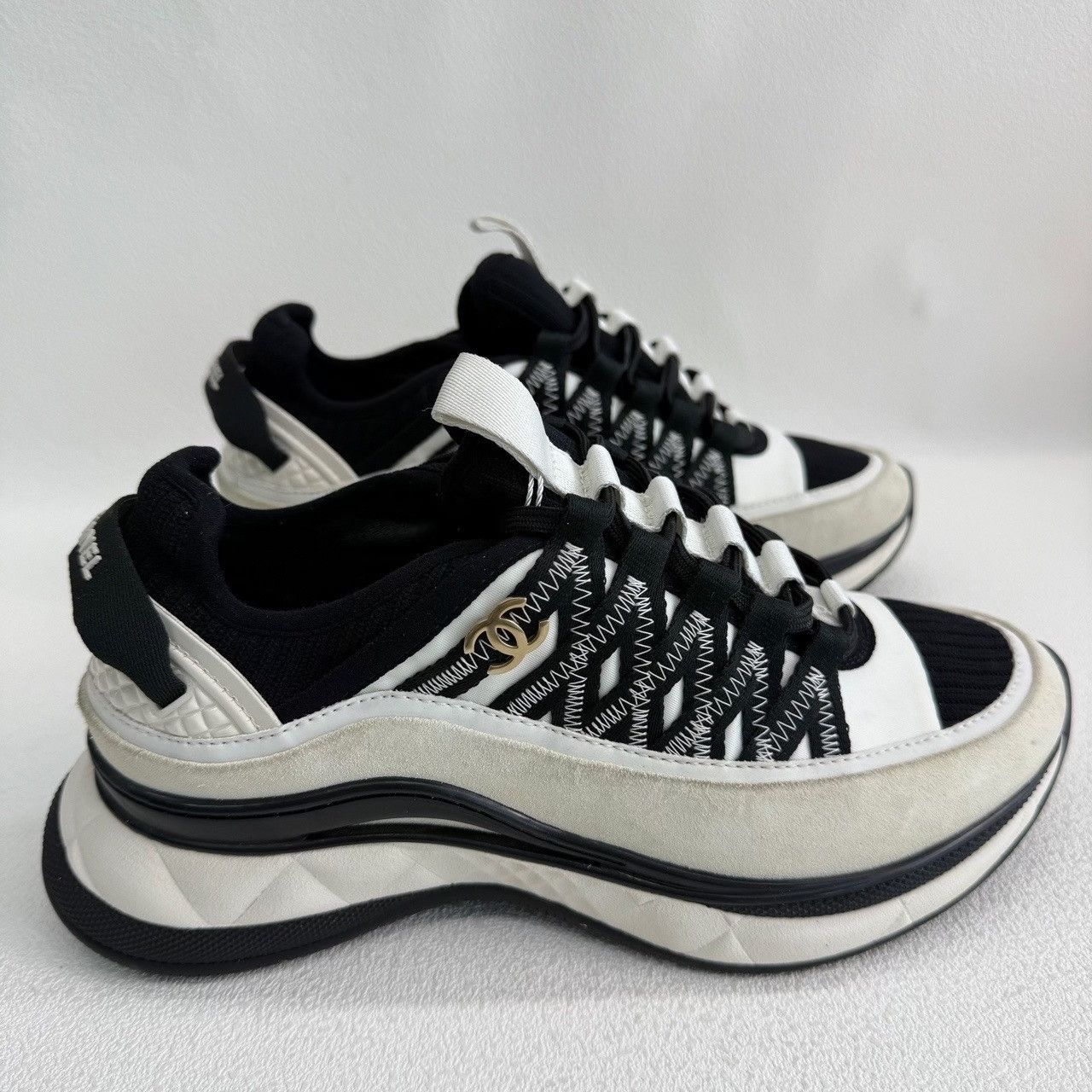 Chanel Chanel CC Logo Low-Top Sneakers Size 36 Size US 5 / IT 35 - 5 Thumbnail