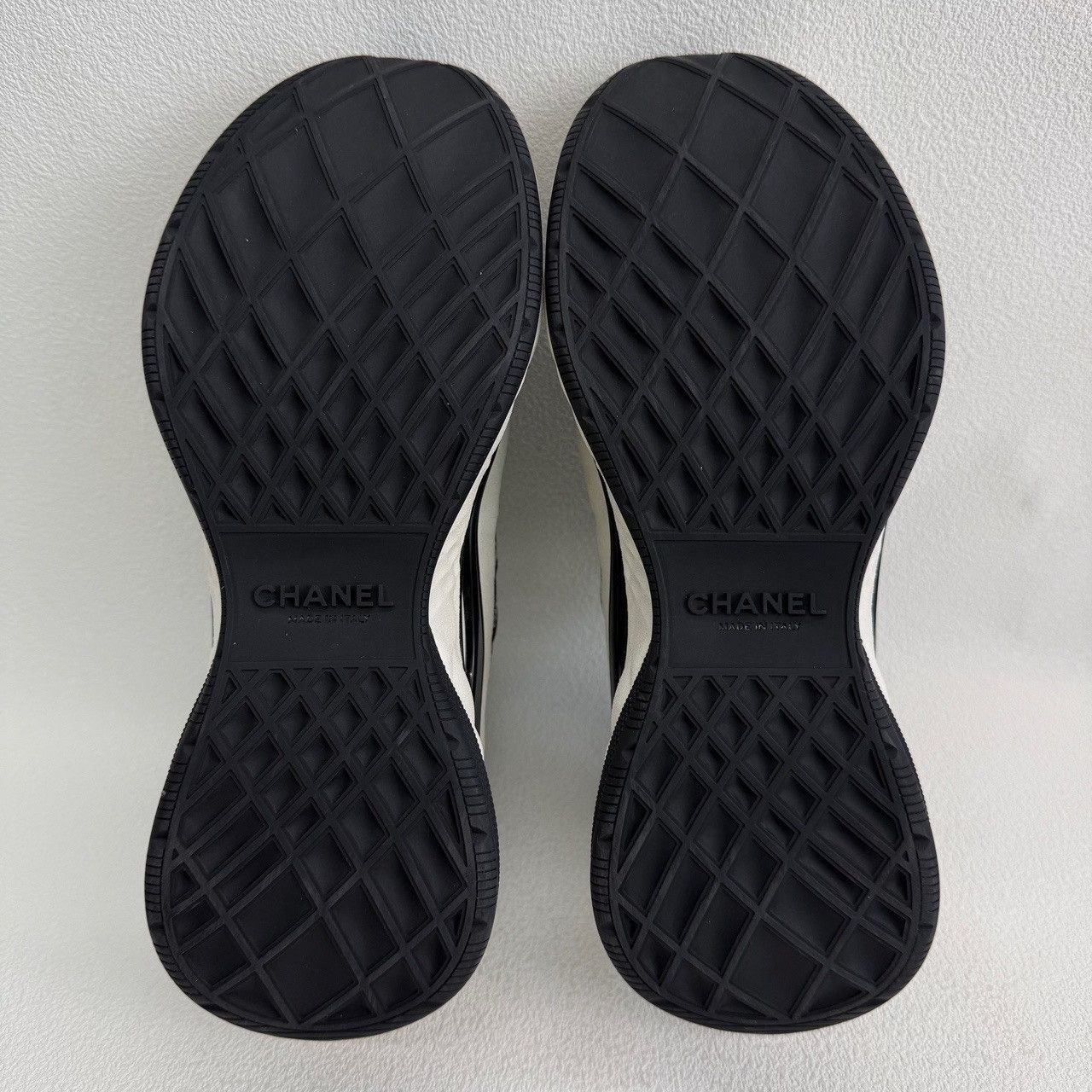 Chanel Chanel CC Logo Low-Top Sneakers Size 36 Size US 5 / IT 35 - 8 Thumbnail