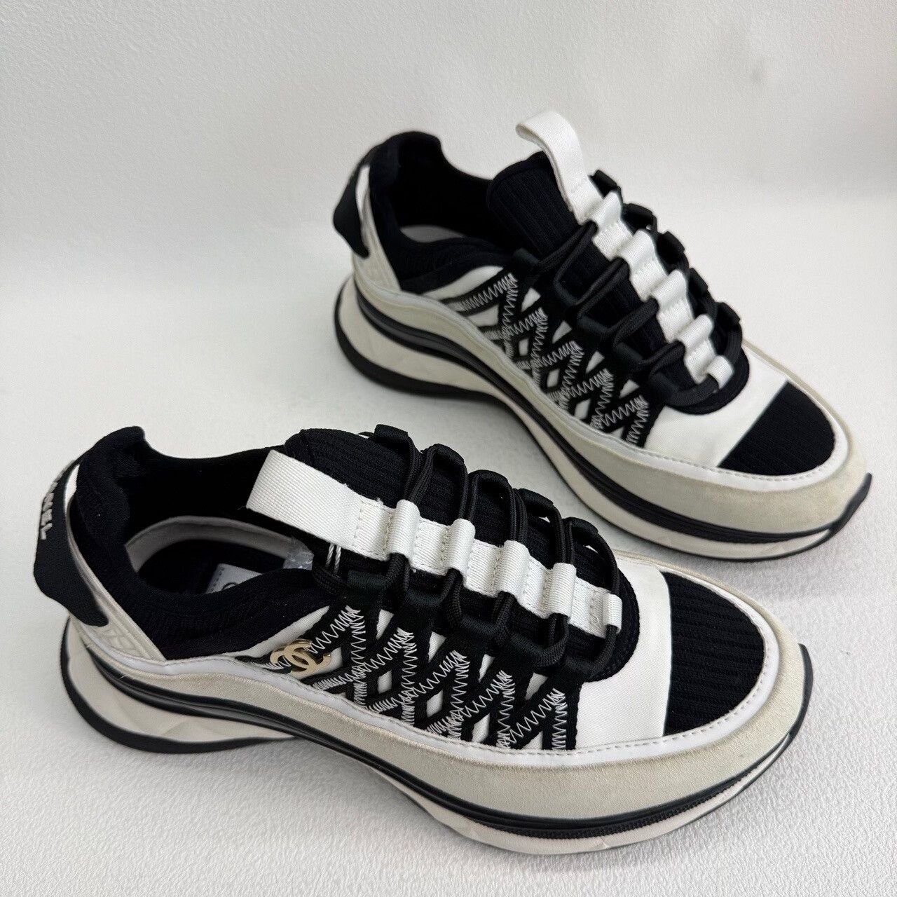 Chanel Chanel CC Logo Low-Top Sneakers Size 36 Size US 5 / IT 35 - 4 Thumbnail