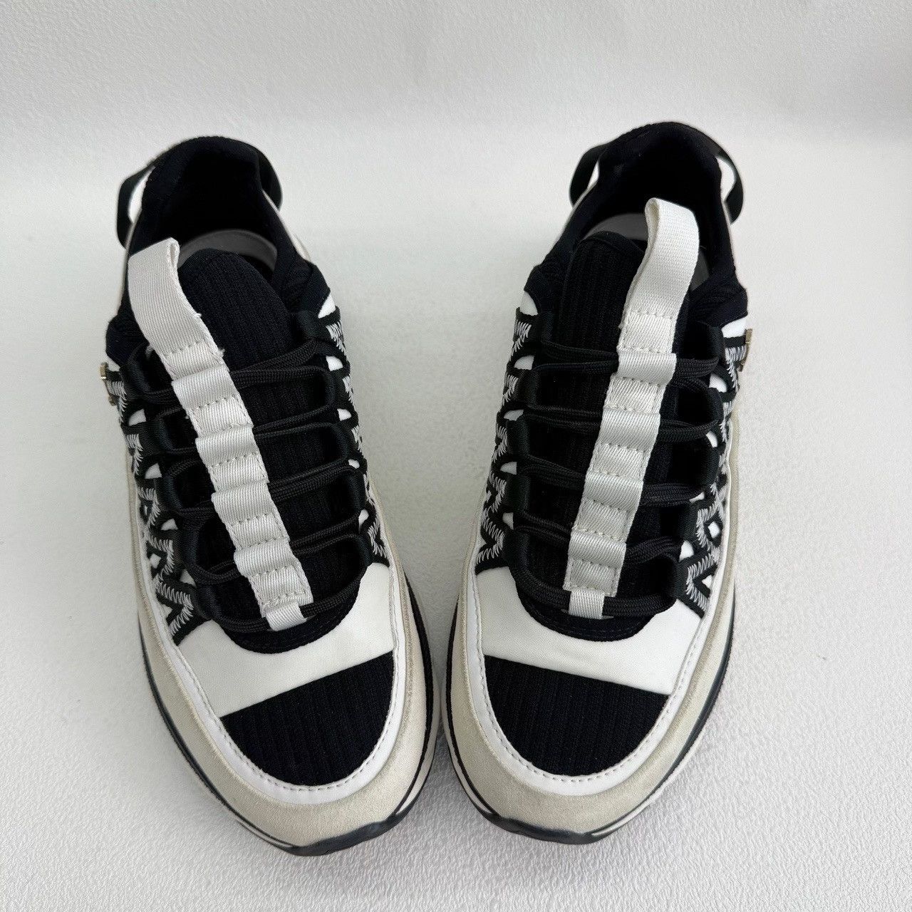 Chanel Chanel CC Logo Low-Top Sneakers Size 36 Size US 5 / IT 35 - 10 Thumbnail
