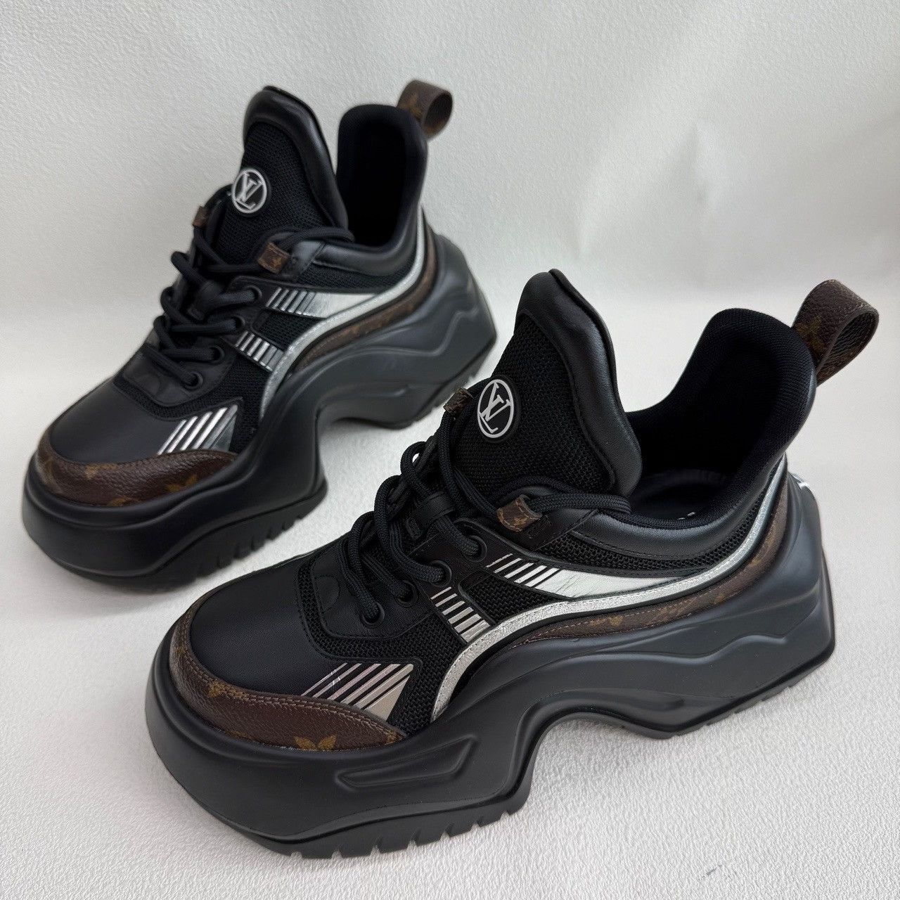 Louis Vuitton Louis Vuitton Archlight 2.0 Sneakers Size 36.5 Size US 6.5 / IT 36.5 - 2 Thumbnail
