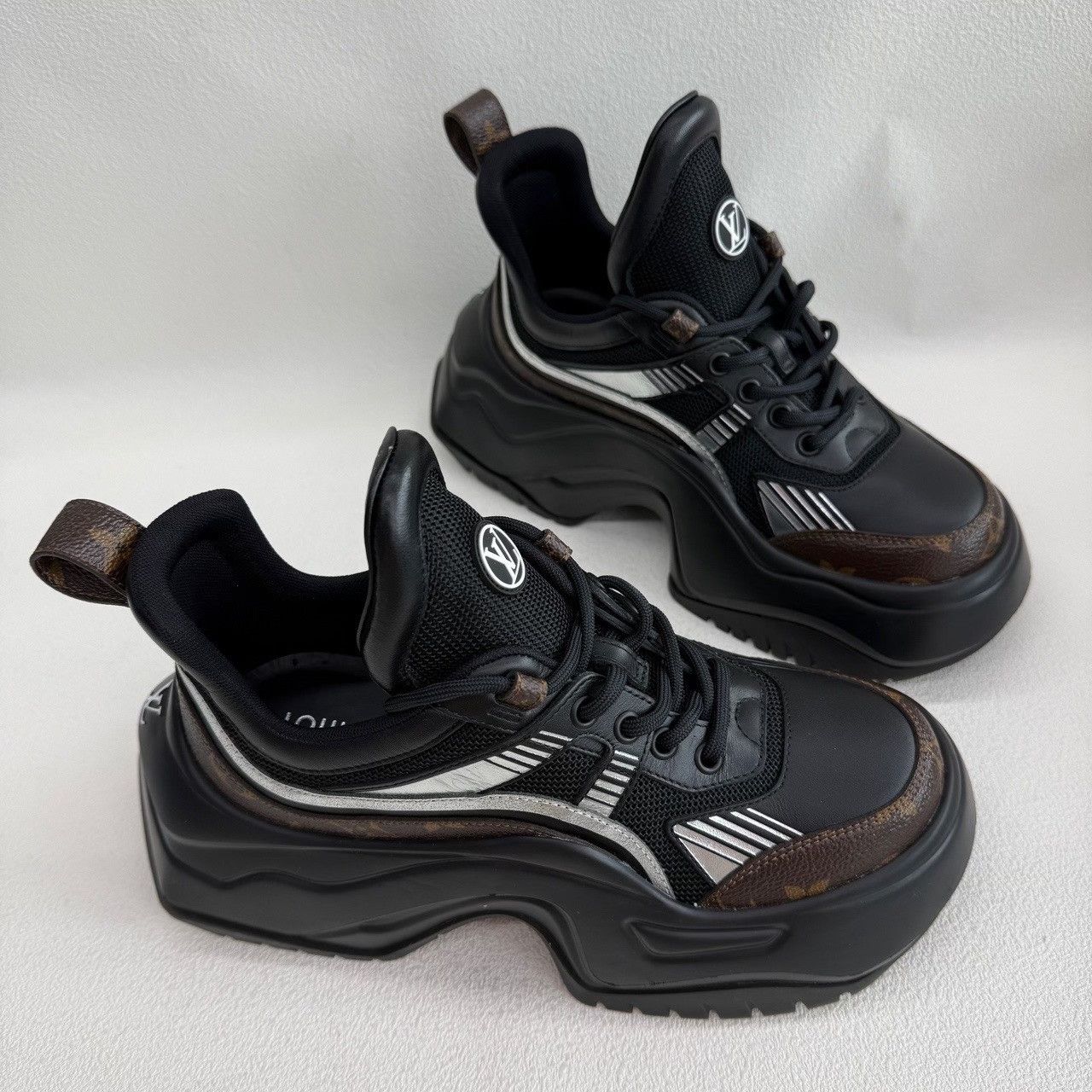 Louis Vuitton Louis Vuitton Archlight 2.0 Sneakers Size 36.5 Size US 6.5 / IT 36.5 - 4 Thumbnail