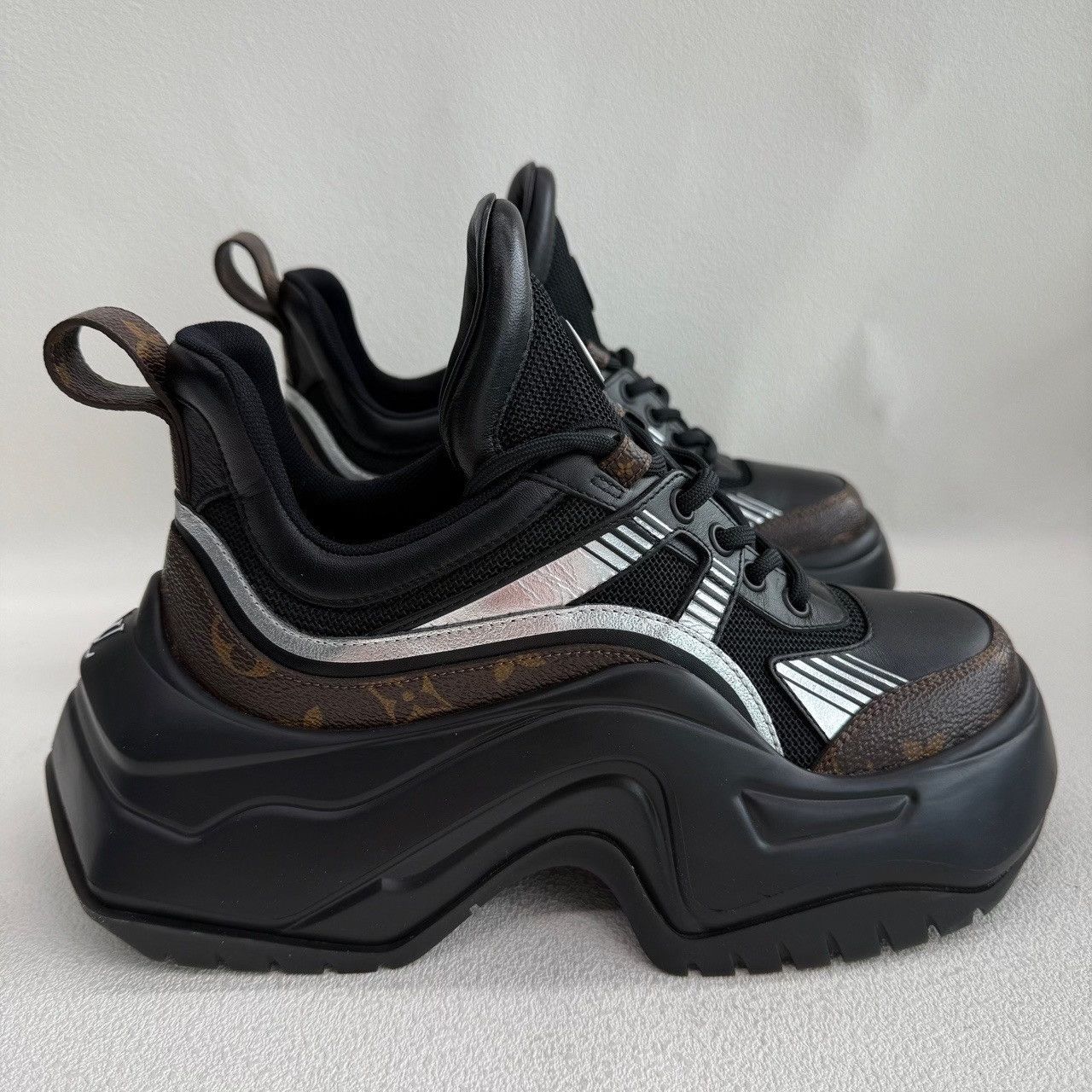 Louis Vuitton Louis Vuitton Archlight 2.0 Sneakers Size 36.5 Size US 6.5 / IT 36.5 - 5 Thumbnail