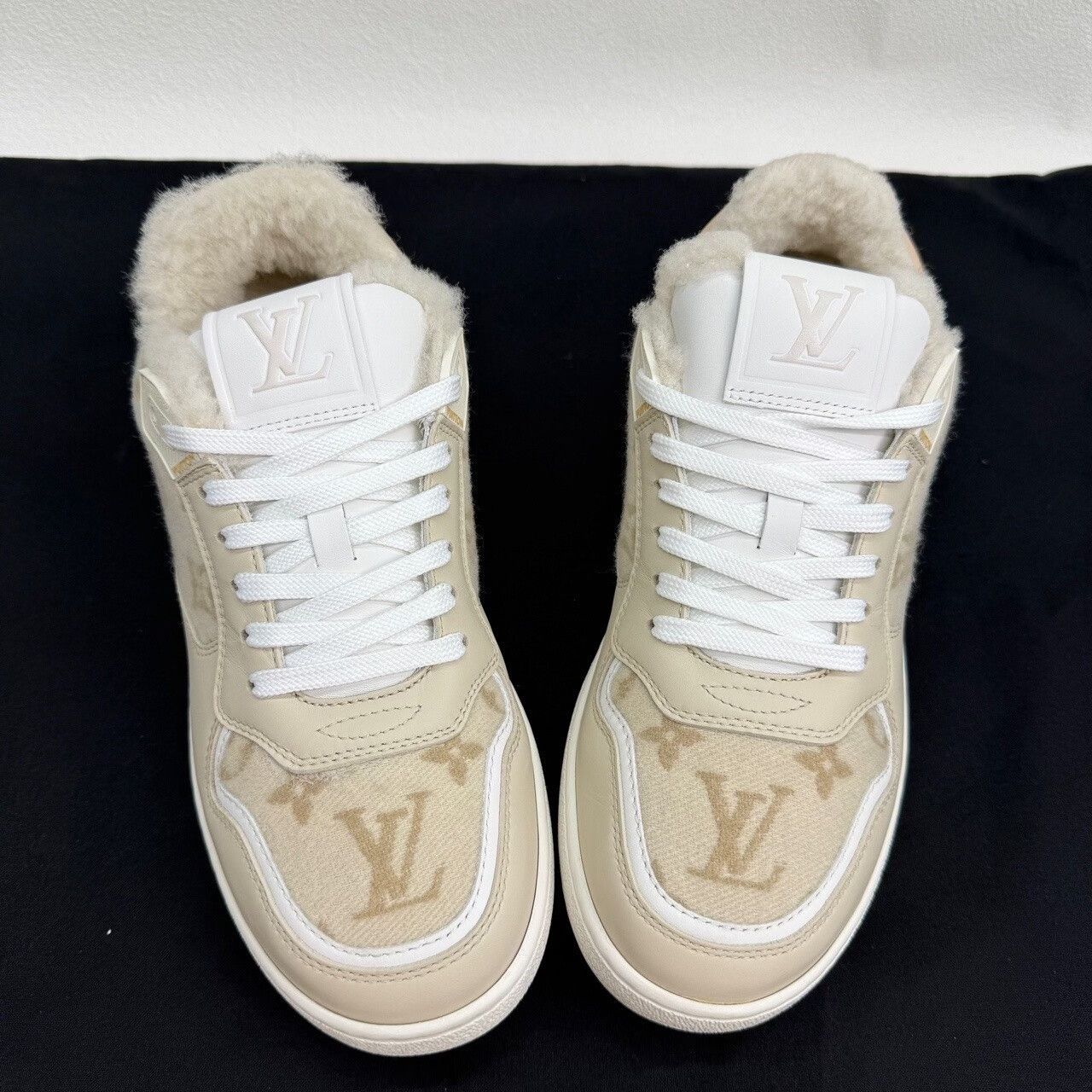Louis Vuitton Louis Vuitton Monogram Shearling Low-Top Sneakers Size 37.5 Size US 7.5 / IT 37.5 - 10 Thumbnail