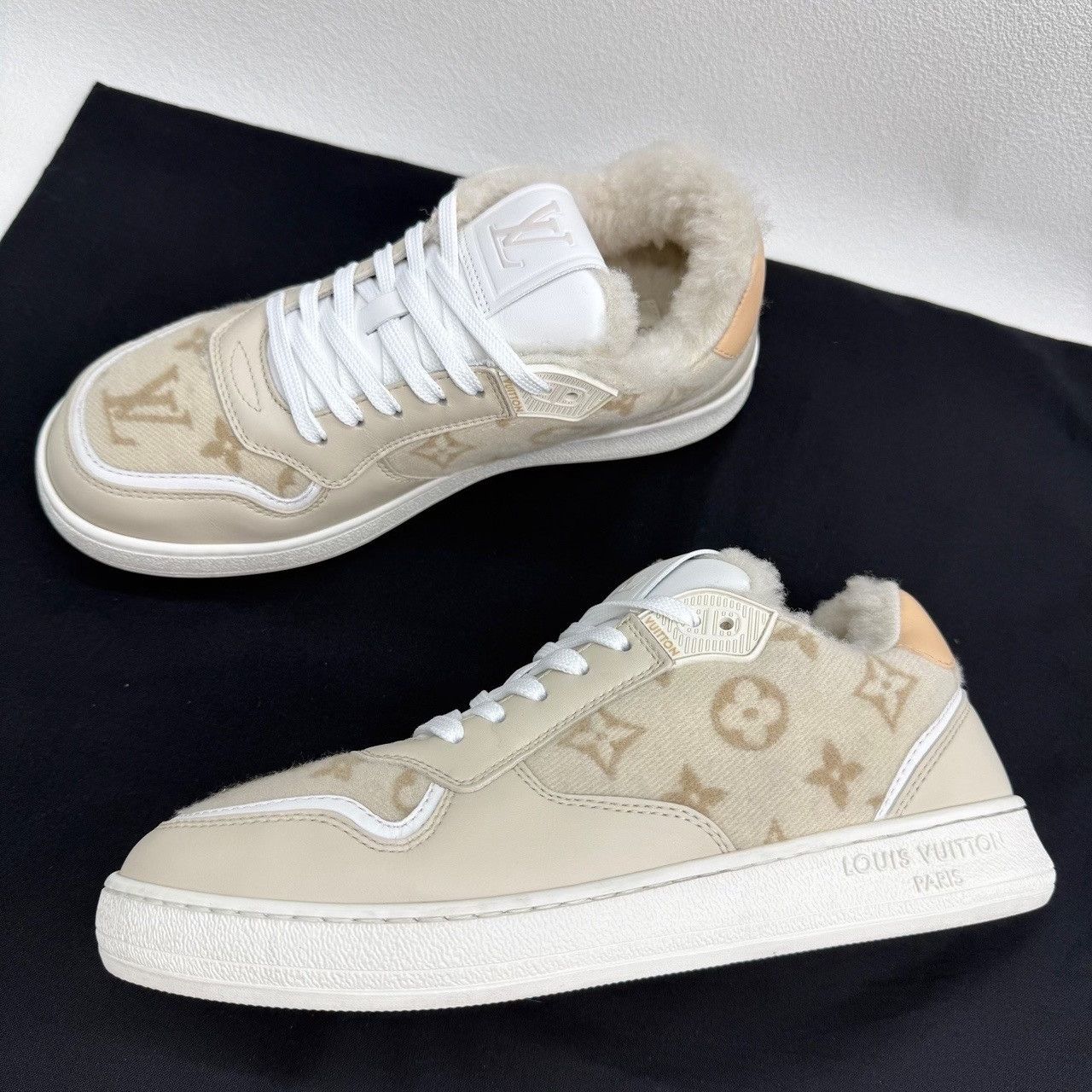 Louis Vuitton Louis Vuitton Monogram Shearling Low-Top Sneakers Size 37.5 Size US 7.5 / IT 37.5 - 9 Thumbnail