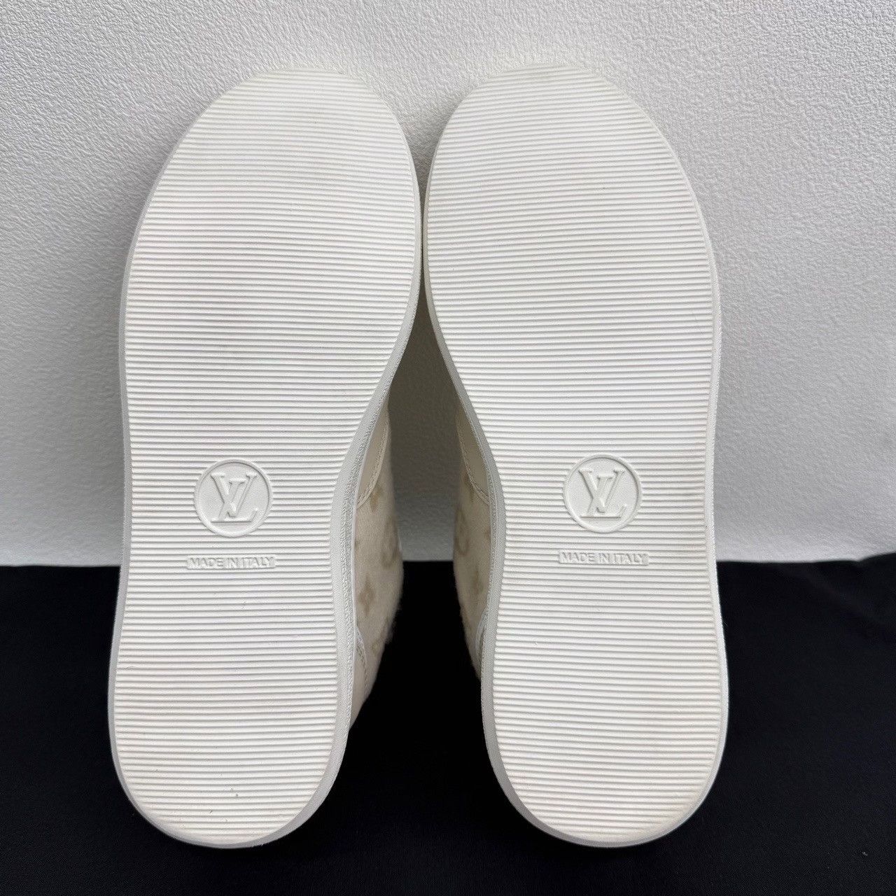 Louis Vuitton Louis Vuitton Monogram Shearling Low-Top Sneakers Size 37.5 Size US 7.5 / IT 37.5 - 8 Thumbnail