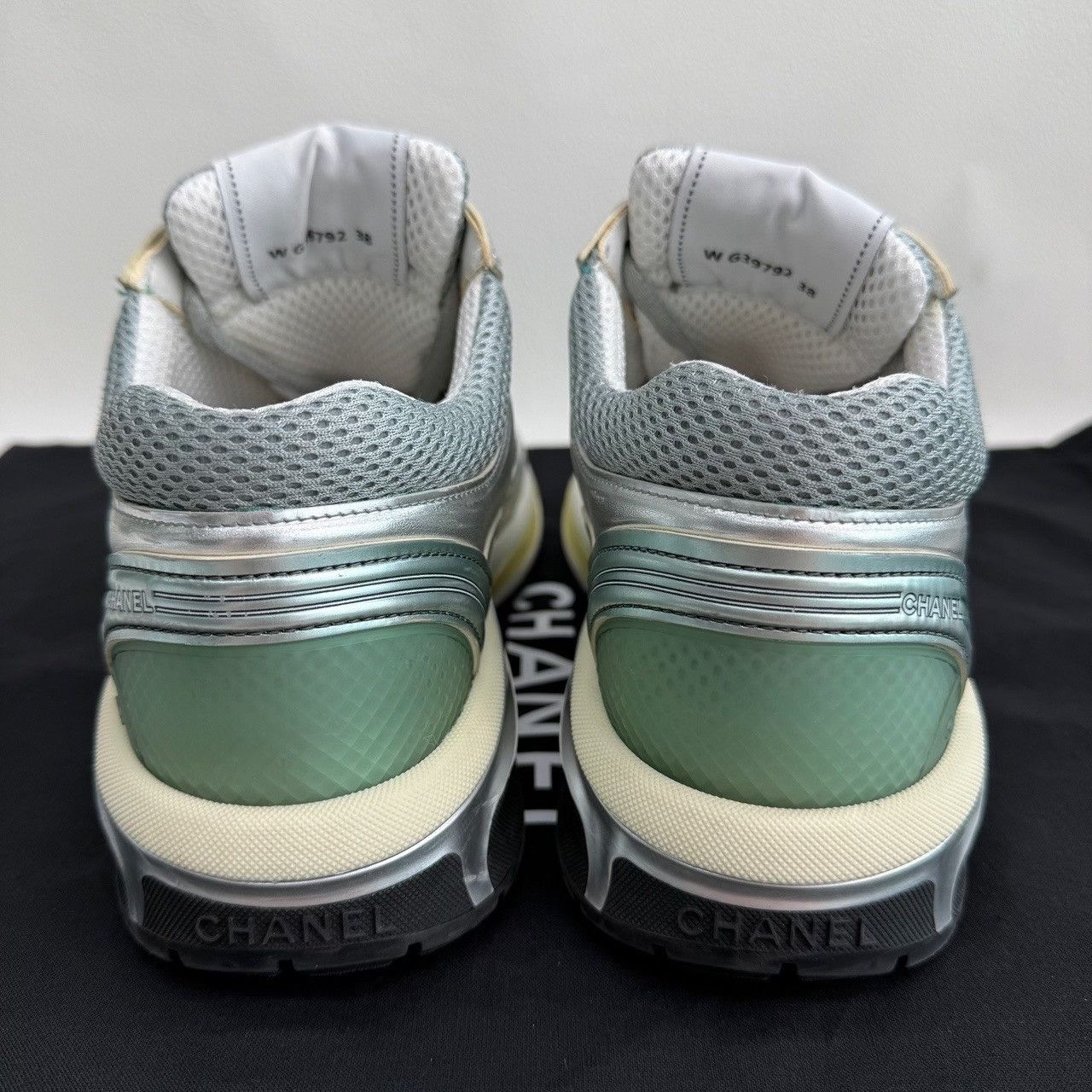 Chanel Chanel Logo Low-Top Sneakers Size 38 Size US 7 / IT 37 - 6 Thumbnail