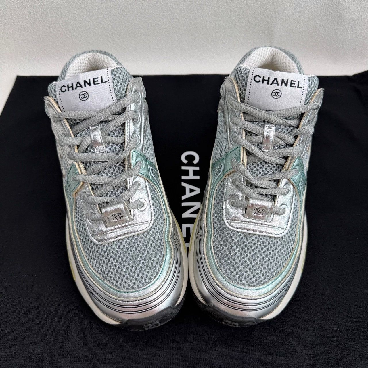 Chanel Chanel Logo Low-Top Sneakers Size 38 Size US 7 / IT 37 - 10 Thumbnail