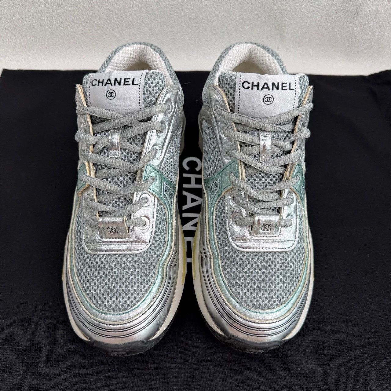 Chanel Chanel Logo Low-Top Sneakers Size 38 Size US 7 / IT 37 - 3 Thumbnail