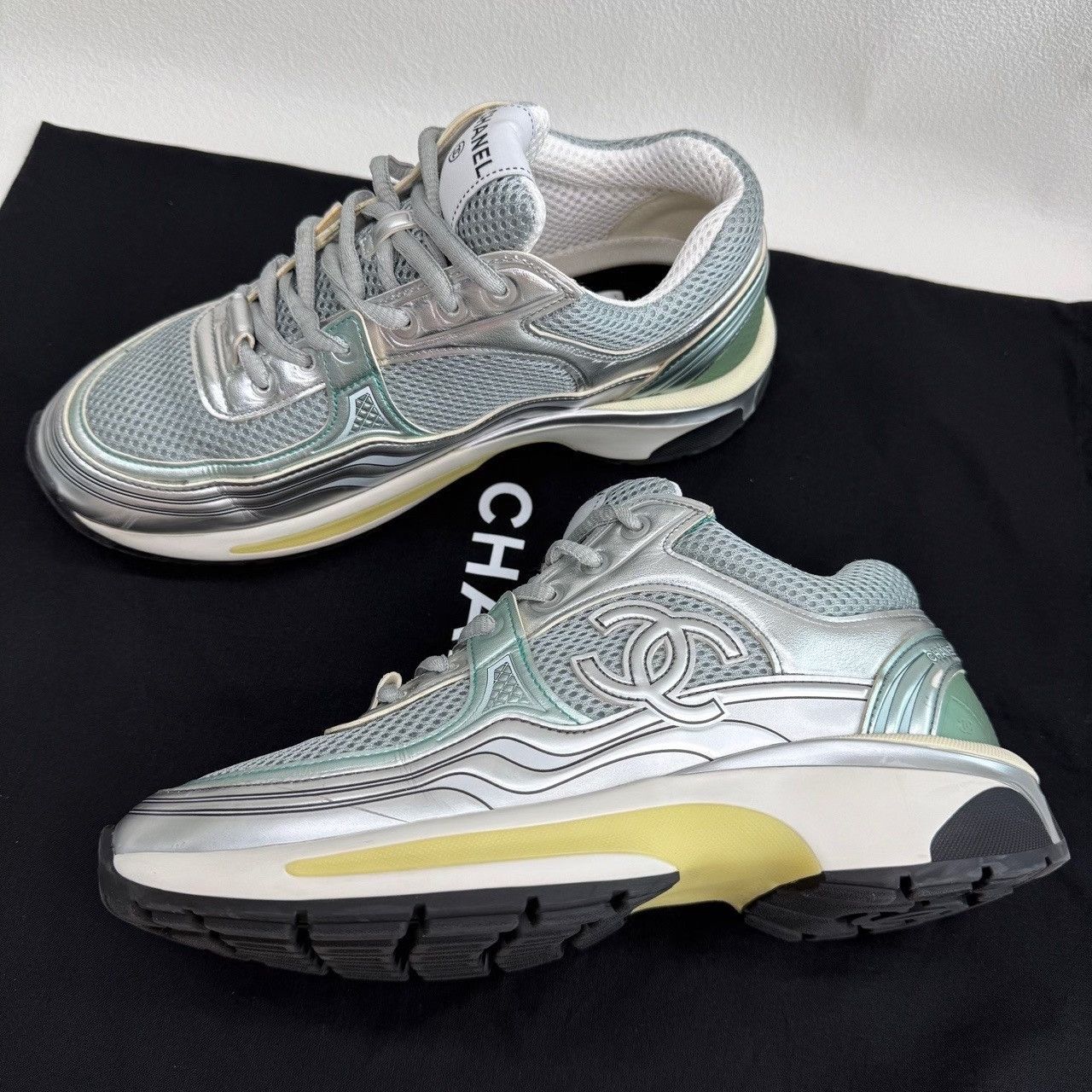 Chanel Chanel Logo Low-Top Sneakers Size 38 Size US 7 / IT 37 - 9 Thumbnail