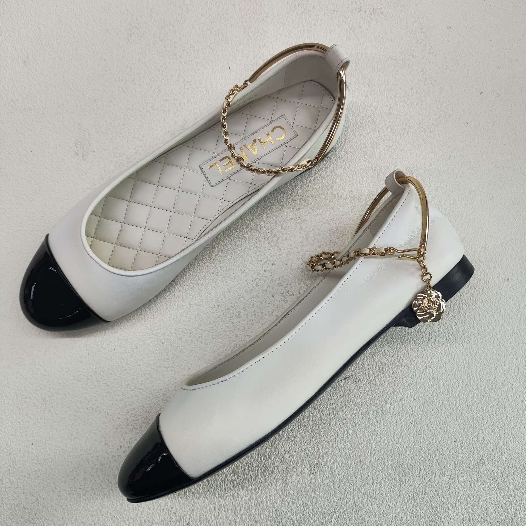 Chanel Chanel White Black Chain Ballet Flats Size 37 Size US 7 / IT 37 - 9 Thumbnail
