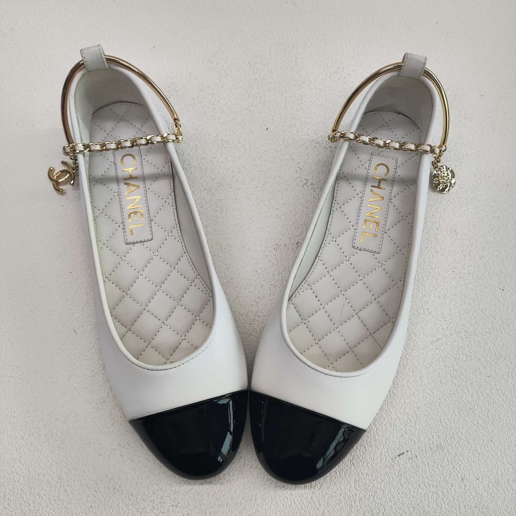 Chanel Chanel White Black Chain Ballet Flats Size 37 Size US 7 / IT 37 - 10 Thumbnail