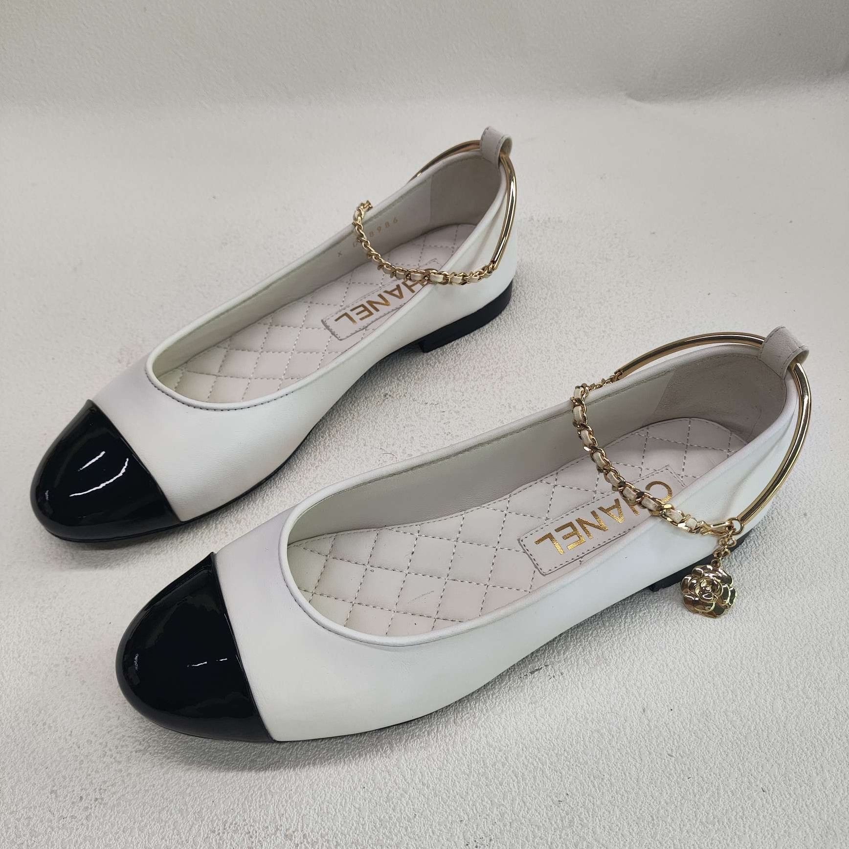 Chanel Chanel White Black Chain Ballet Flats Size 37 Size US 7 / IT 37 - 2 Thumbnail