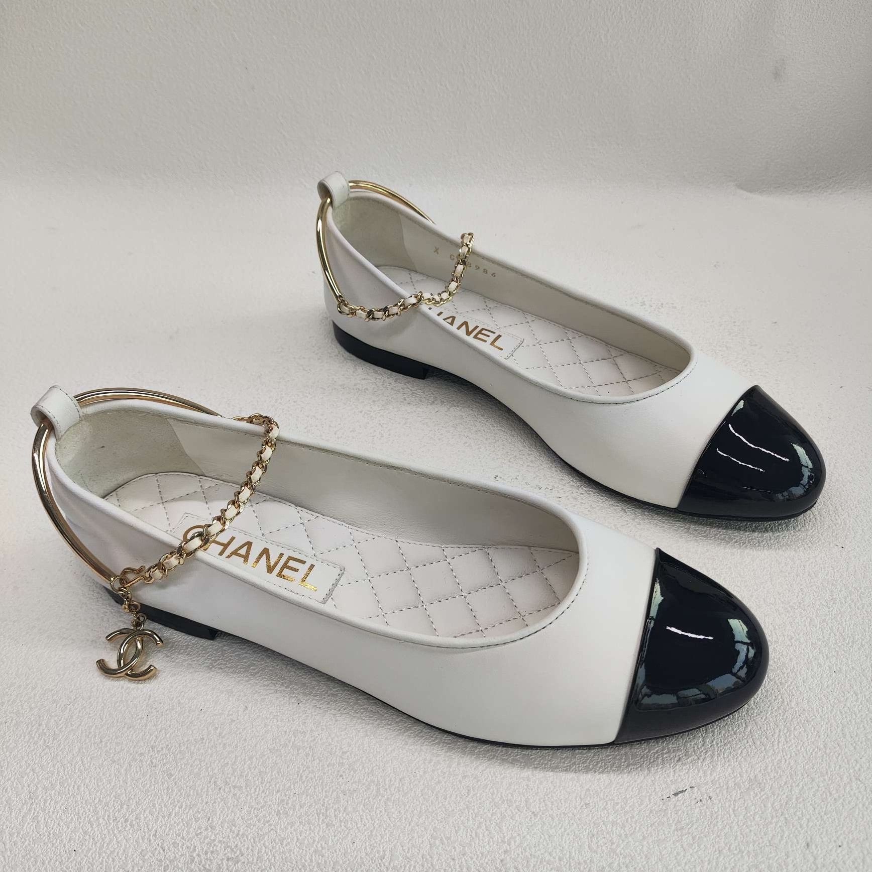 Chanel Chanel White Black Chain Ballet Flats Size 37 Size US 7 / IT 37 - 4 Thumbnail