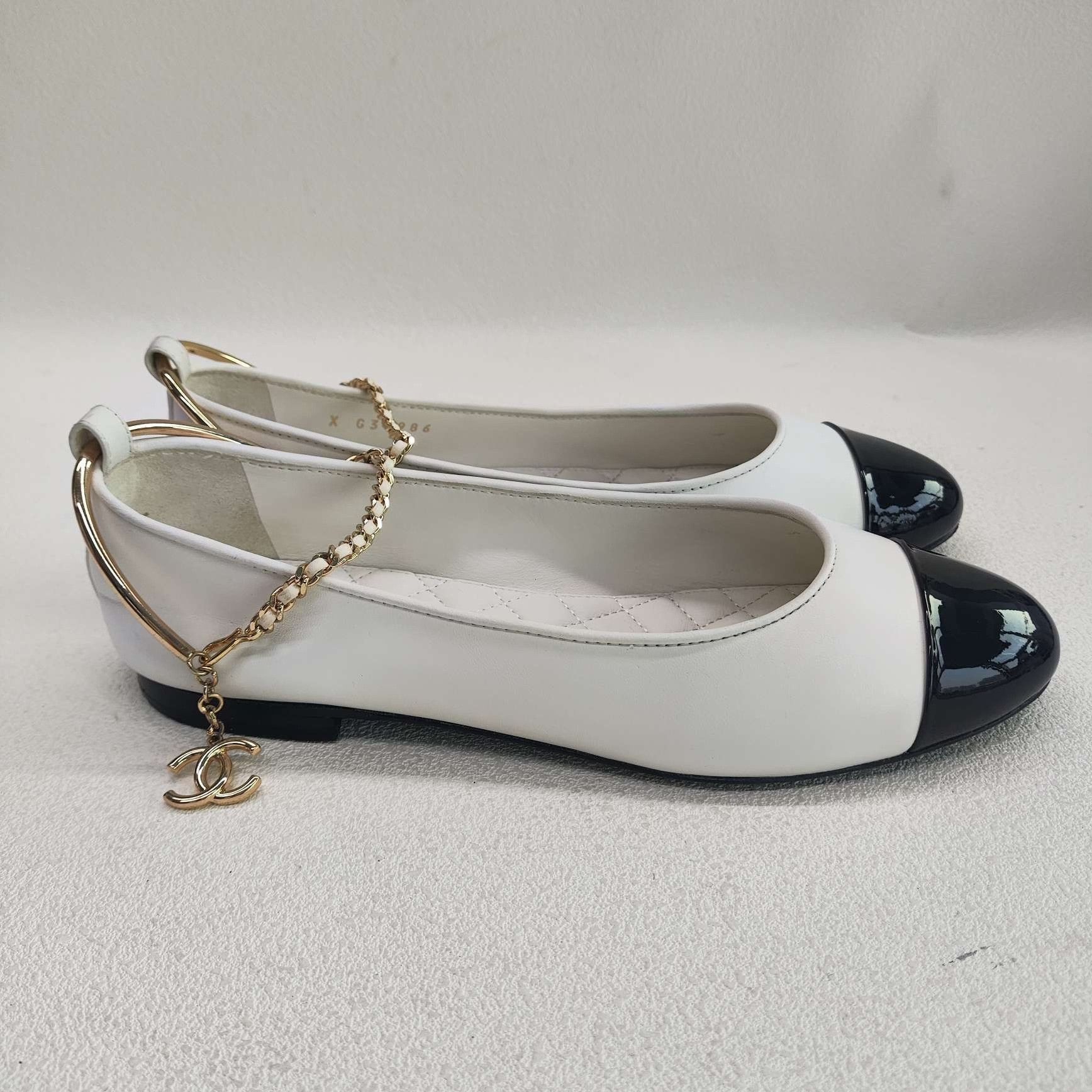 Chanel Chanel White Black Chain Ballet Flats Size 37 Size US 7 / IT 37 - 5 Thumbnail