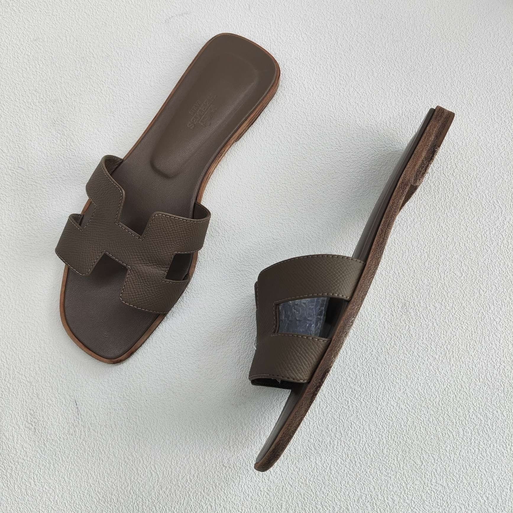 Hermes Hermes Etoupe Oran Sandals Size 38 Size US 8 / IT 38 - 9 Thumbnail