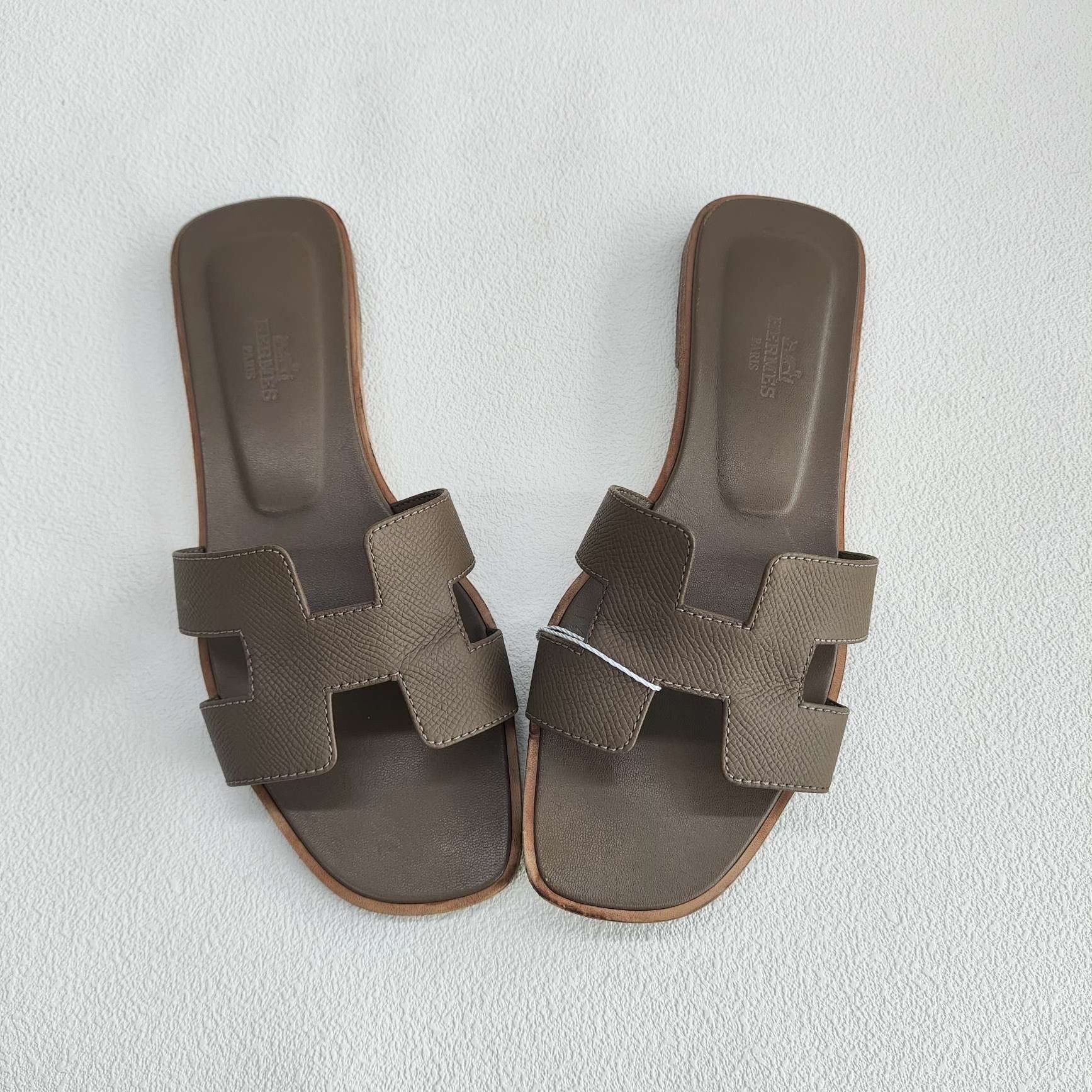 Hermes Hermes Etoupe Oran Sandals Size 38 Size US 8 / IT 38 - 10 Thumbnail
