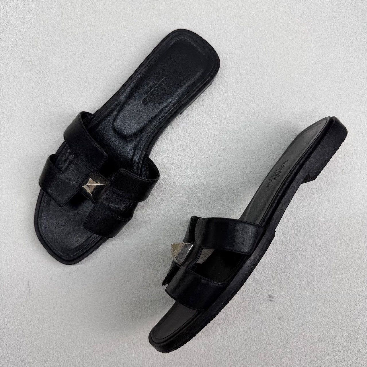 Hermes Hermès Black Leather Stud Sandals Size 35.5 Size US 5.5 / IT 35.5 - 9 Thumbnail