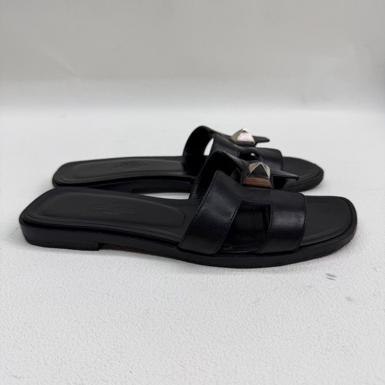 Hermes Hermès Black Leather Stud Sandals Size 35.5 Size US 5.5 / IT 35.5 - 5 Thumbnail