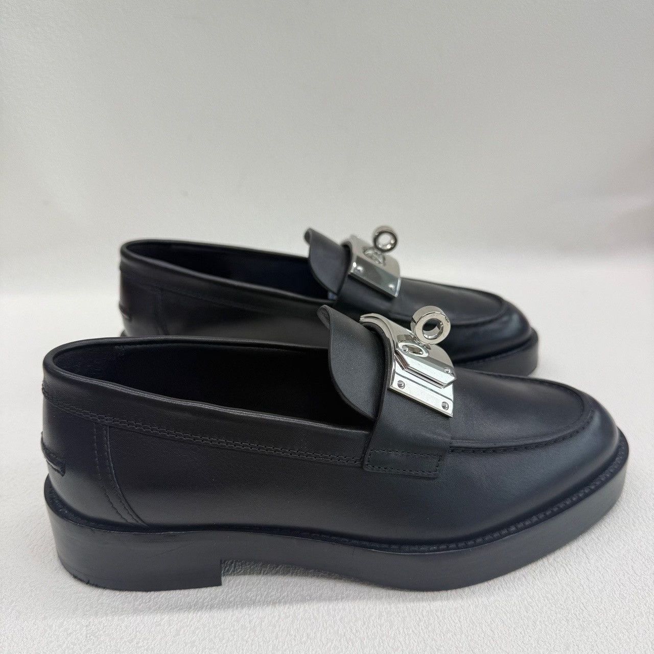 Hermes Hermes Metal Hardware Loafers Size 35.5 Size US 5.5 / IT 35.5 - 5 Thumbnail
