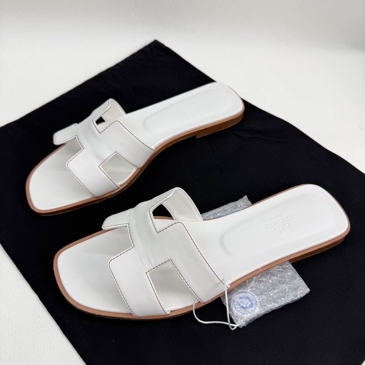 Hermes Hermès Oran White Leather Sandals Size 38.5 Size US 8.5 / IT 38.5 - 2 Thumbnail