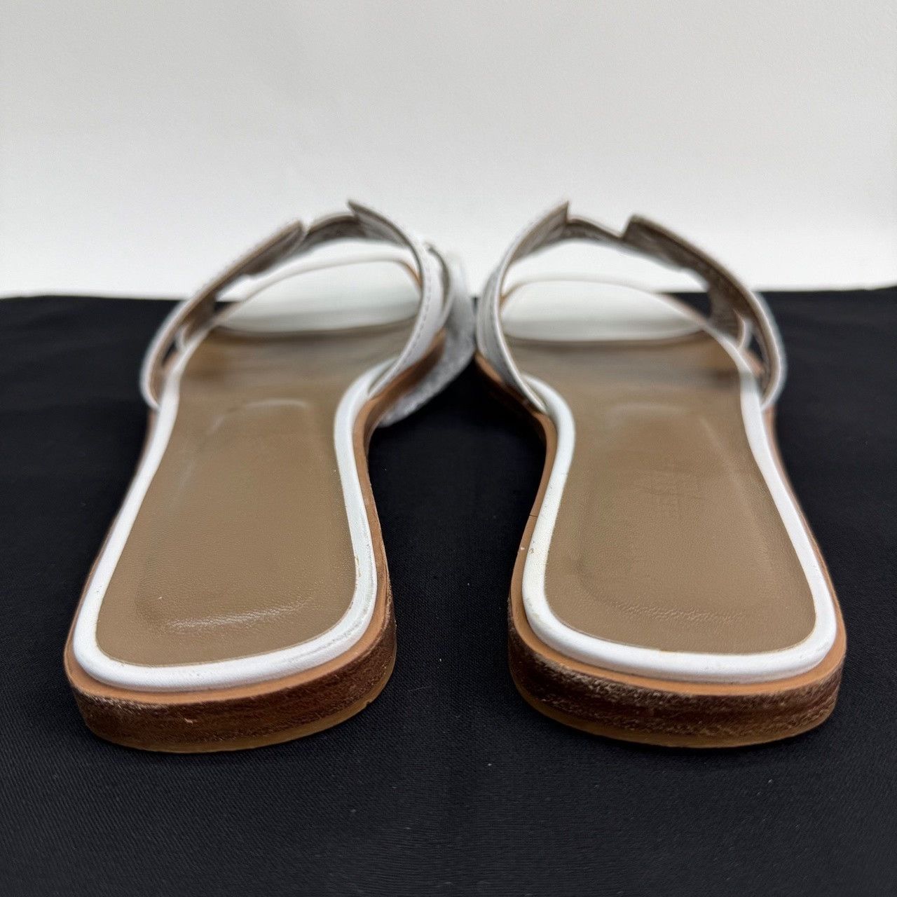Hermes Hermès White Oran Sandals Size 36 Size US 6 / IT 36 - 6 Thumbnail