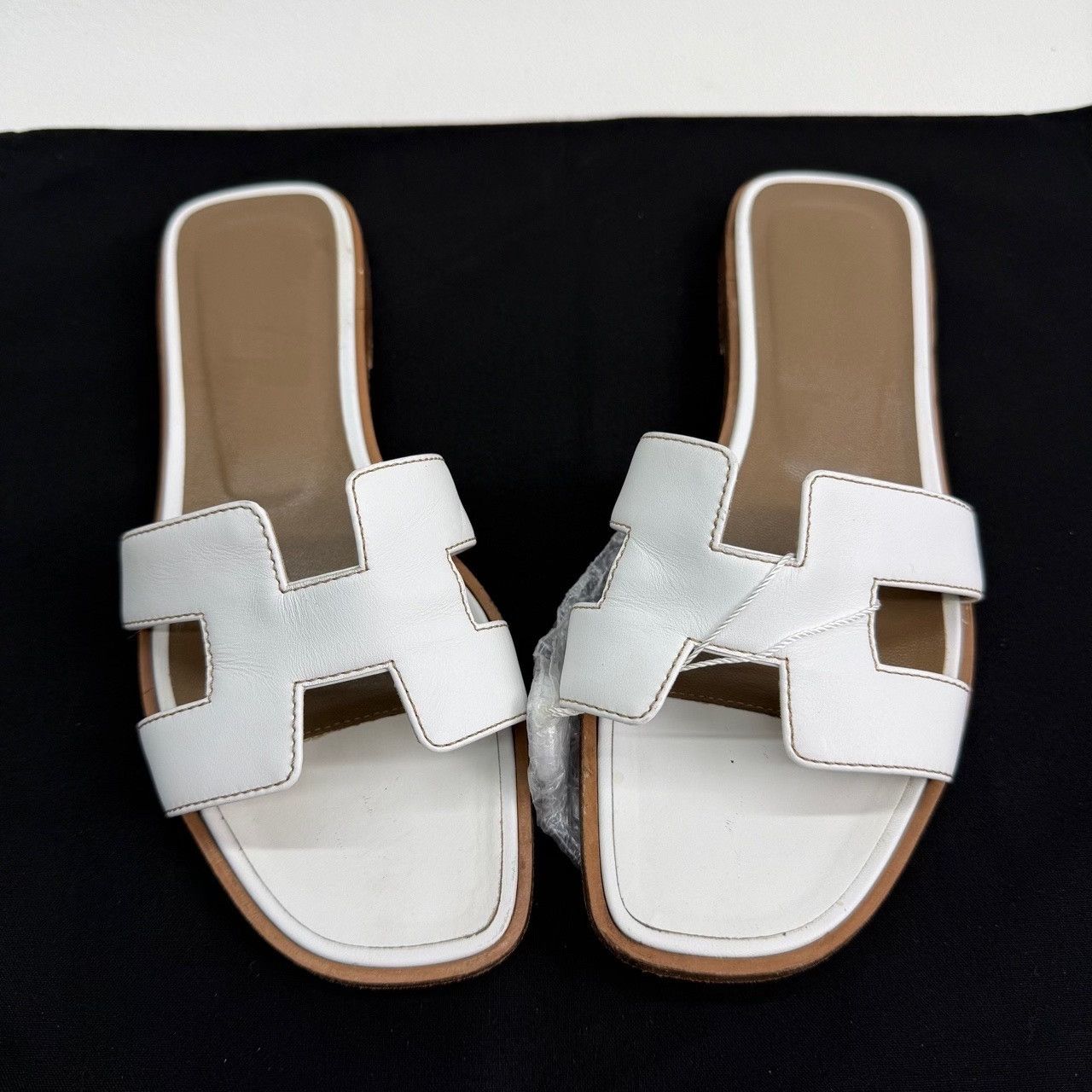 Hermes Hermès White Oran Sandals Size 36 Size US 6 / IT 36 - 10 Thumbnail