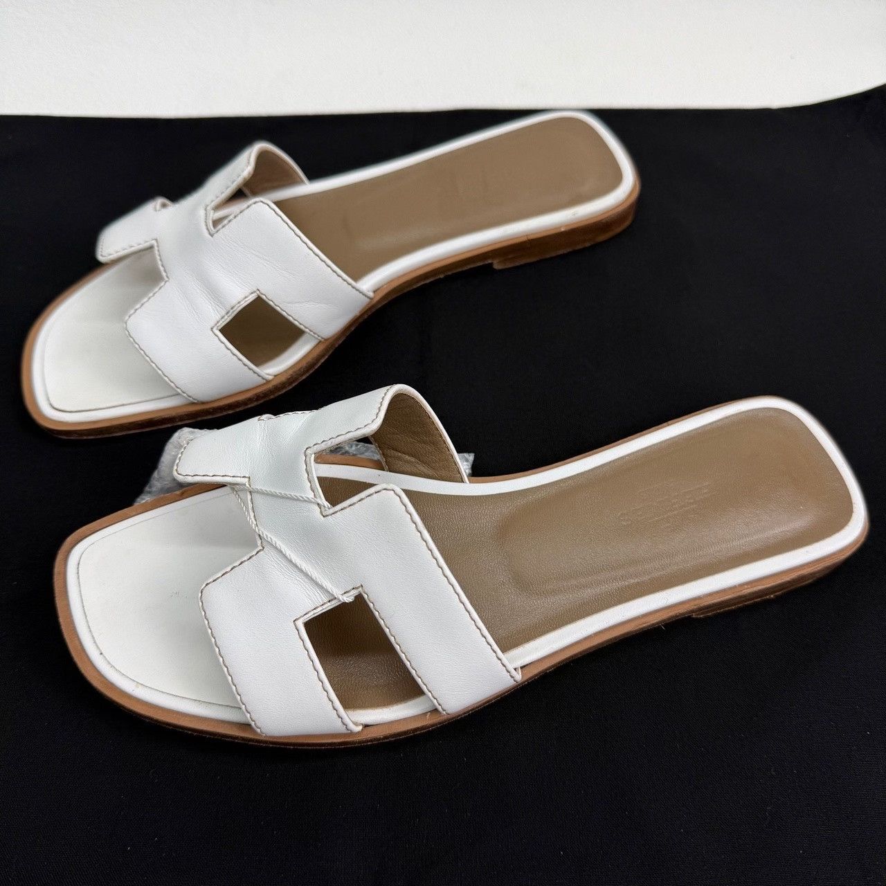 Hermes Hermès White Oran Sandals Size 36 Size US 6 / IT 36 - 2 Thumbnail