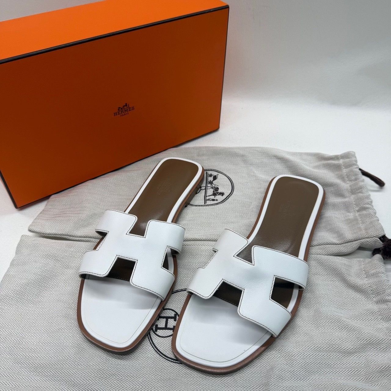 Hermes Hermès Oran White Leather Sandals Size 38 Size US 8 / IT 38 - 2 Thumbnail