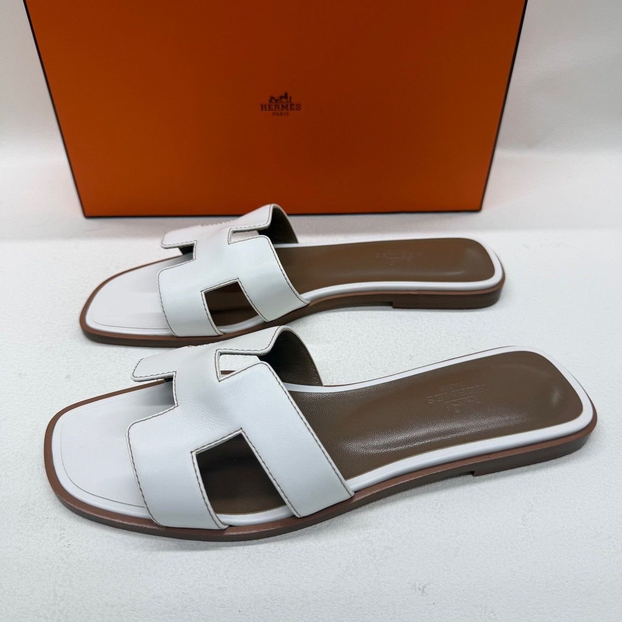 Hermes Hermès Oran White Leather Sandals Size 38 Size US 8 / IT 38 - 3 Thumbnail