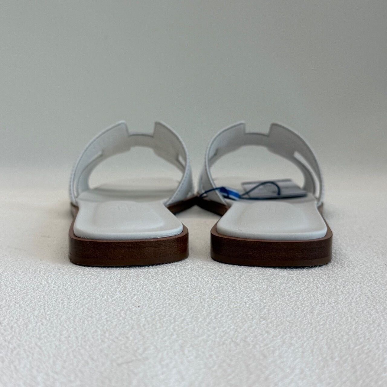 Hermes Hermes White Oran Sandals Size 36.5 Size US 6.5 / IT 36.5 - 5 Thumbnail