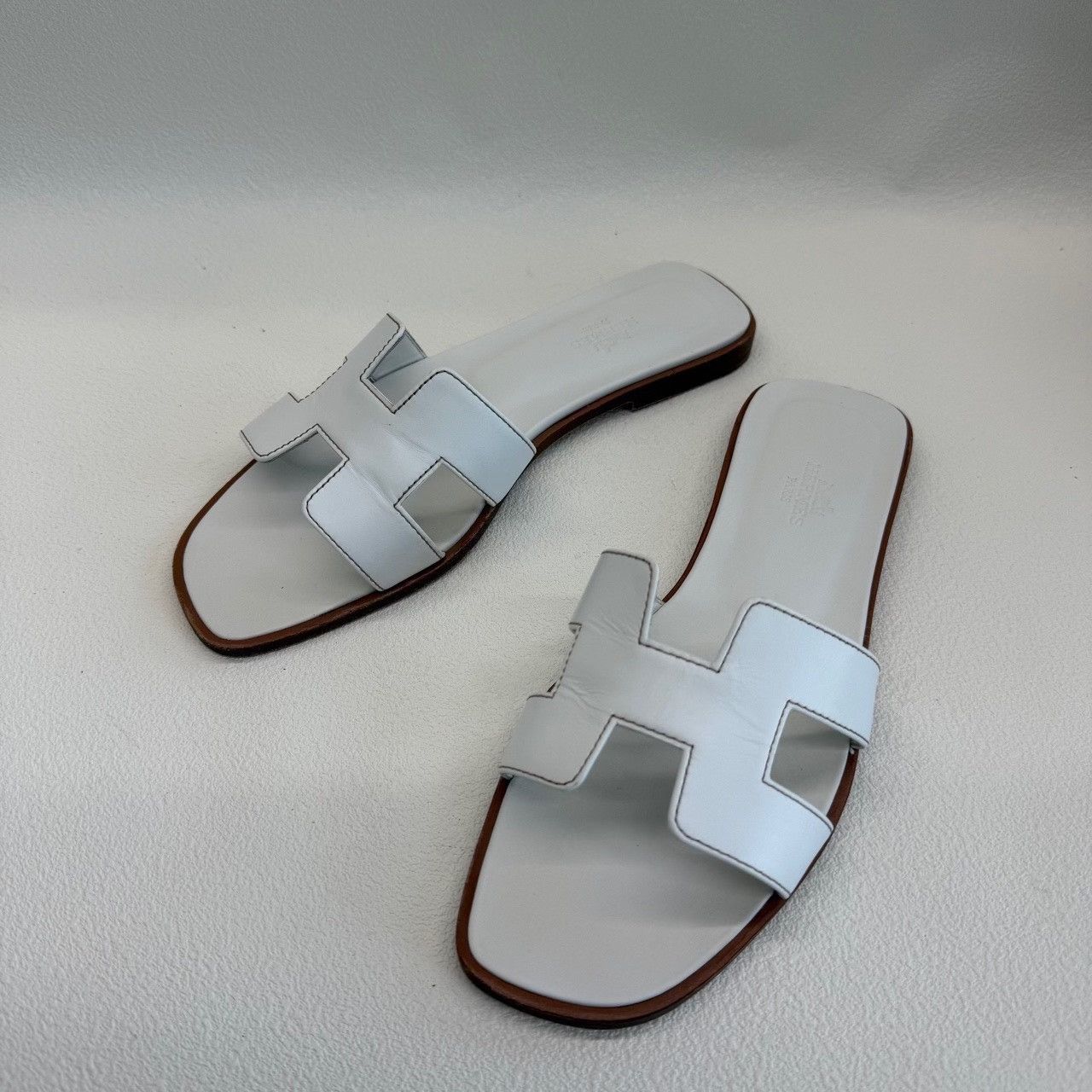 Hermes Hermès White Leather Oran Sandals Size 37.5 Size US 7.5 / IT 37.5 - 2 Thumbnail
