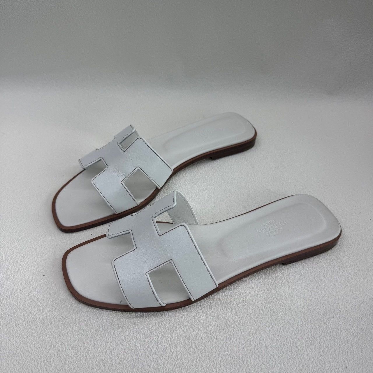 Hermes Hermès Oran White Leather Sandals Size 38.5 Size US 8.5 / IT 38.5 - 3 Thumbnail