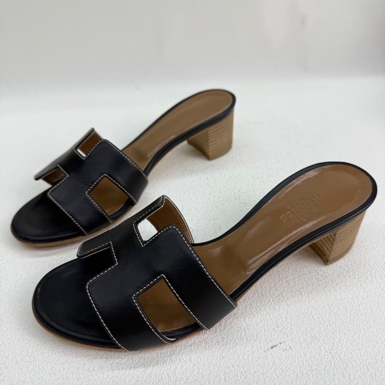 Hermes Hermès Oasis Leather Sandals Black Size 35 Size US 5 / IT 35 - 2 Thumbnail