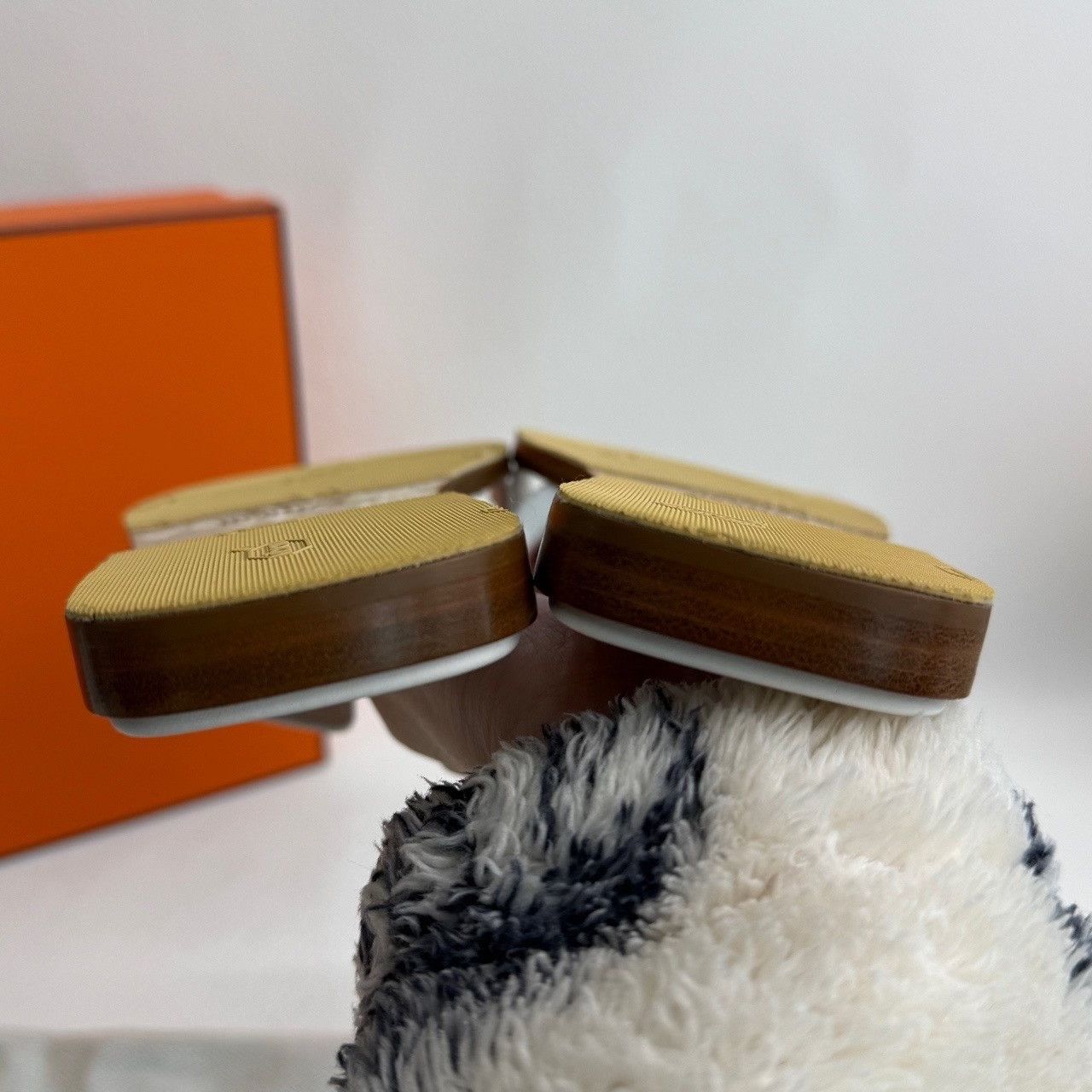 Hermes Hermes Oran Sandals Size 36 Size US 6 / IT 36 - 8 Thumbnail