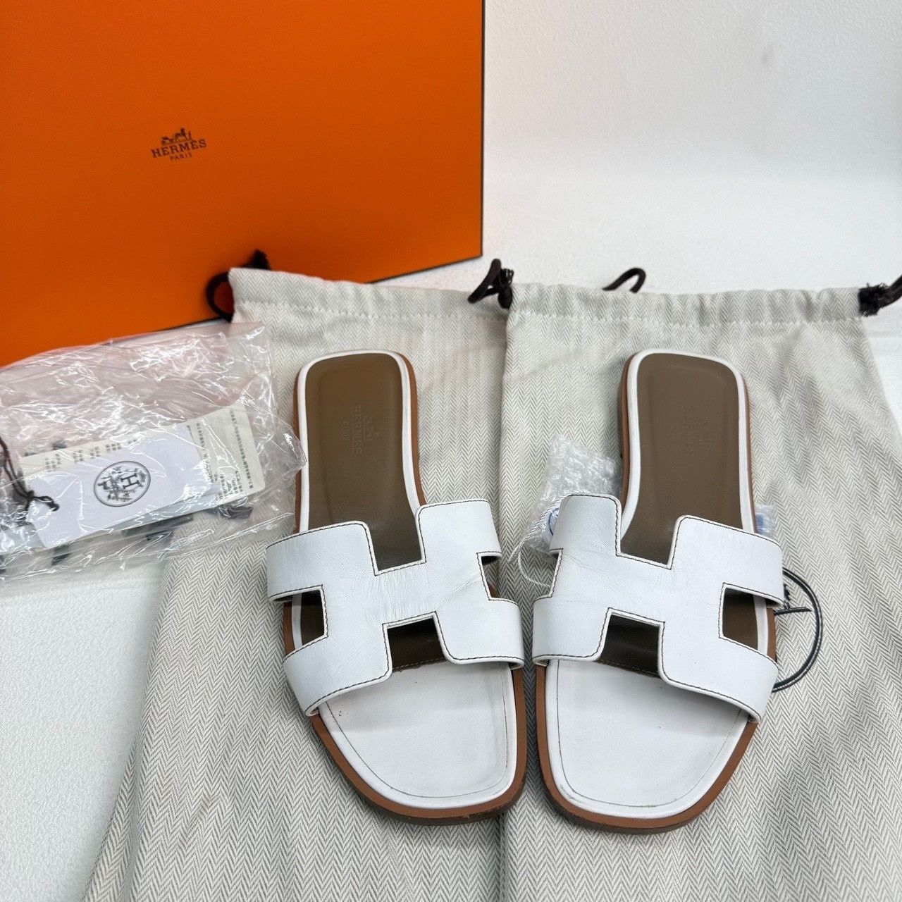 Hermes Hermes Oran Leather Sandals Size 37 Size US 7 / IT 37 - 2 Thumbnail